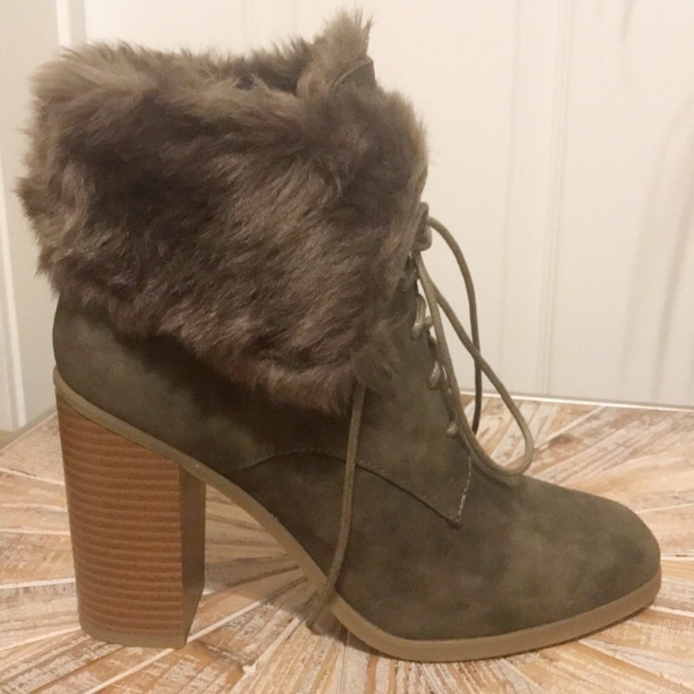 NIB Leila Stone Olive Faux Fur & Faux Leather 👢s